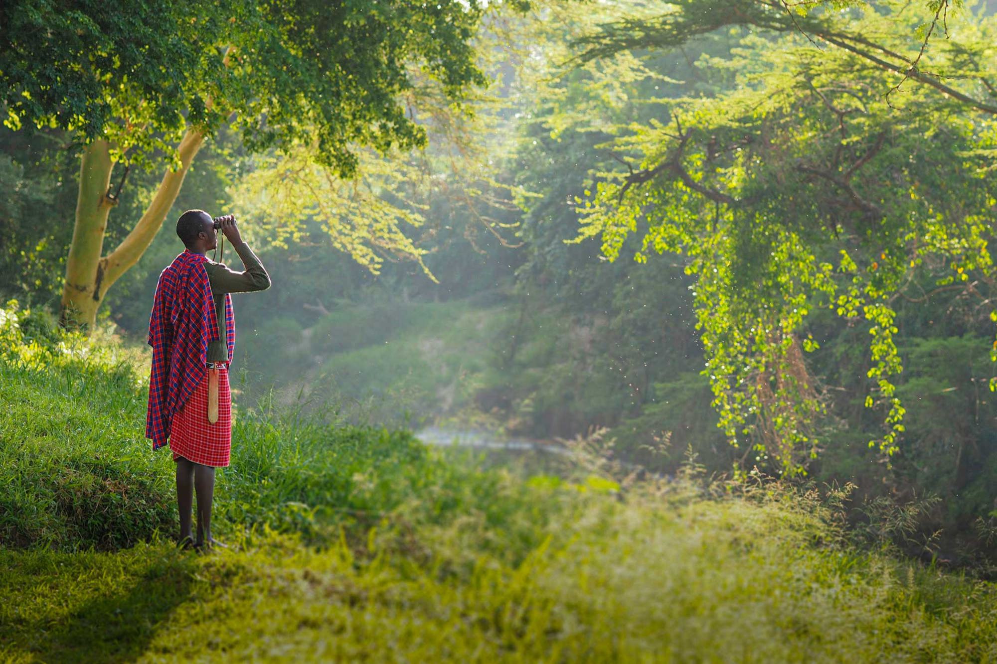 Photo 5 Maasai Man Uses Binoculars 2 (2)